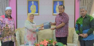 Menteri Pelancongan, MB Terengganu berpantun