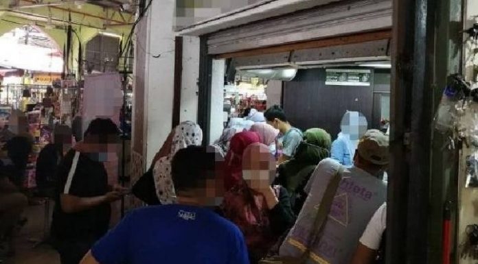 Masuk premis imbas kod, dalam kedai tidak jarak