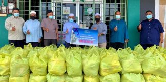 MP Kubang Kerian serah sumbangan RM105,000