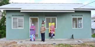 Asiah sebak dapat beraya di rumah baharu