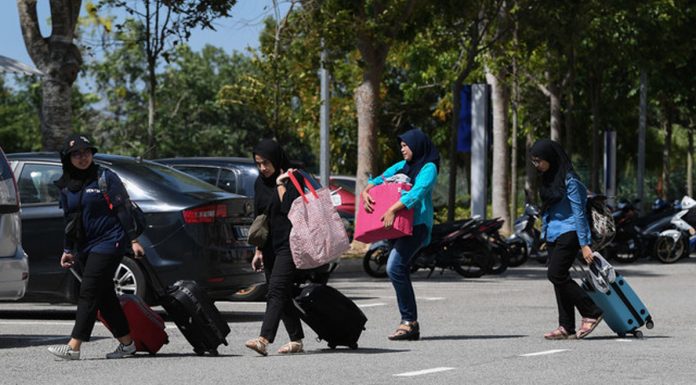 Raya: IPT will issue interstate travel permits to students