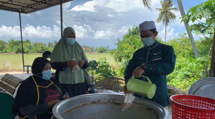 800 bubur lambuk ‘licin’ dalam masa 40 minit