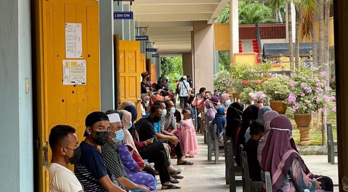 Ziarah raya punca wabak Covid-19 menular di pulau