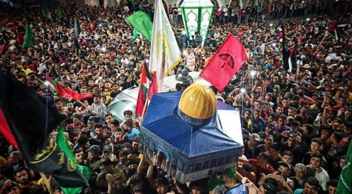 Seluruh Palestin berarak meraikan kemenangan dinihari ini