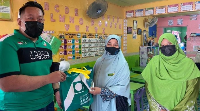Amilin PAS Lahad Datu terima ‘Kit Raya’