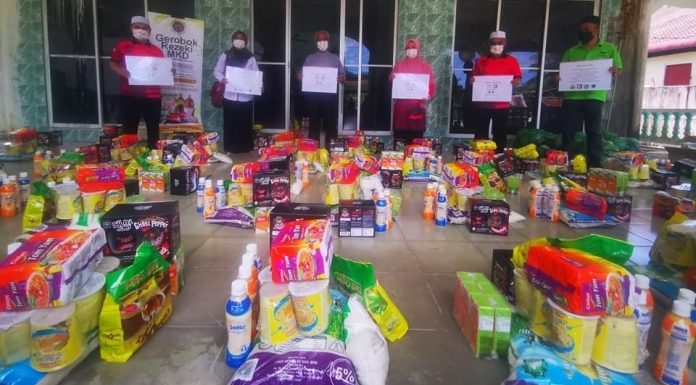 Empat lori bawa makanan diagih golongan asnaf
