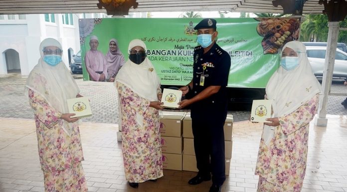 Pasukan keselamatan terima 11,630 pek kuih raya
