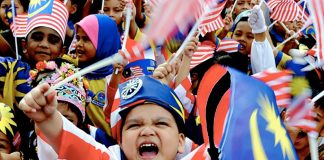 Keep Jalur Gemilang flying in the face of adversity