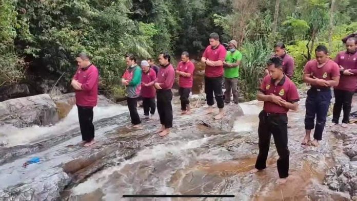 Jabatan Amal Malaysia solat