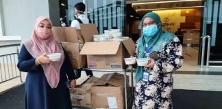 Petugas barisan hadapan dapat bubur lambuk