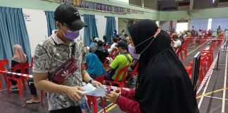Sukarelawan PAS bantu operasi pemberian vaksin