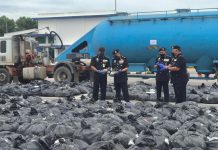 Sorok daun ketum dalam lori tangki simen