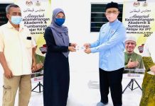 Ahli Parlimen Kuala Krai rai 209 pelajar ke IPT