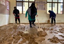 Guru besar hampir menitis air mata melihat akhlak petugas PAS