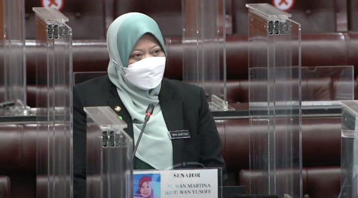 Benarkan pramugari Muslim pakai tudung