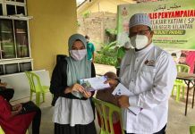 Pelajar anak yatim DUN Bukit Panau terima sumbangan
