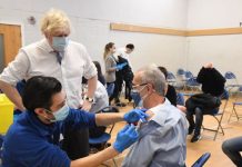 Omicron: Britain umum kematian pertama