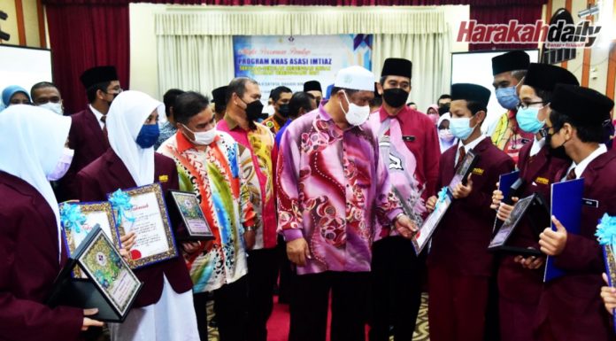 Tiada pelajar Terengganu tercicir kerana miskin