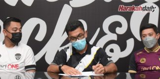 Bola: Merit, politik atau apa?