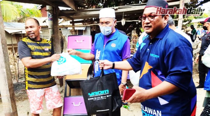 Menteri dan agensi agama hulur sumbangan di lapangan