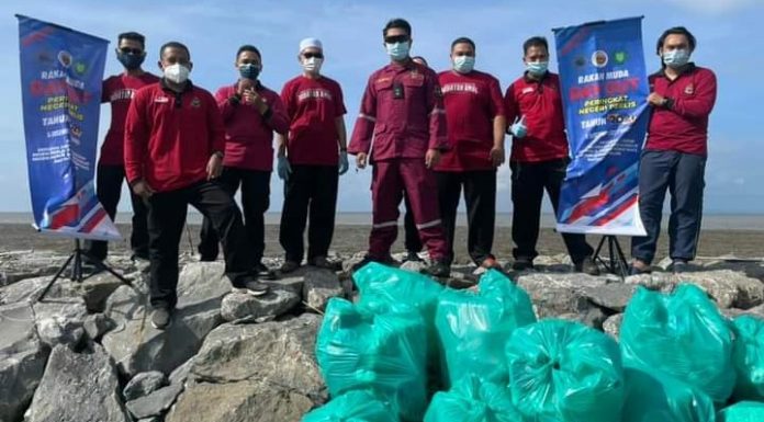 50 beg plastik sampah dikumpul sempena Hari Sukarelawan