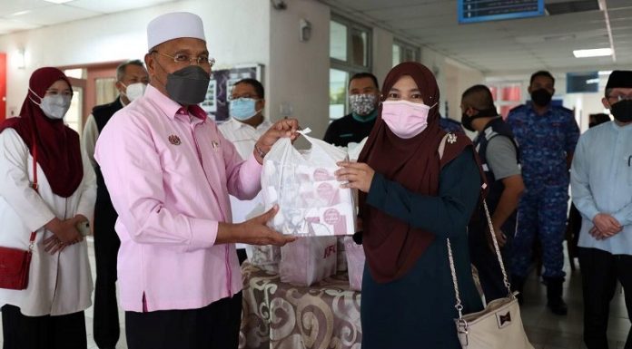 Sayu lihat petugas jaga pelajar dijangkiti Covid-19