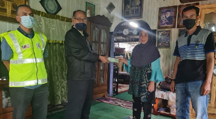 Tengkujuh: Pusat Khidmat MP Marang sampaikan sumbangan