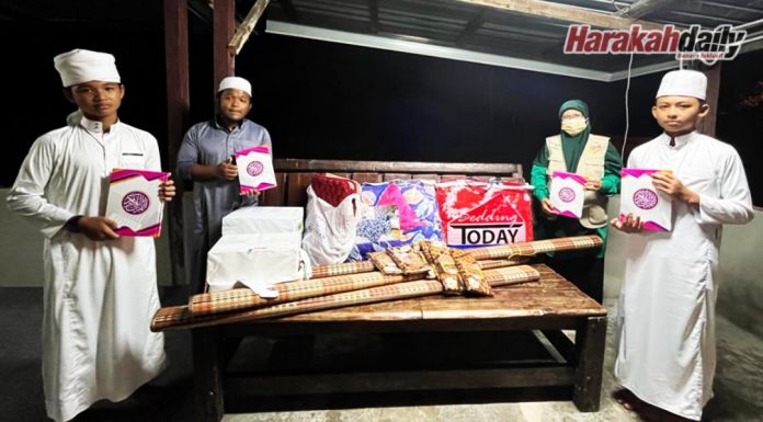 Ketua Muslimat sampaikan sumbangan keperluan ibadah