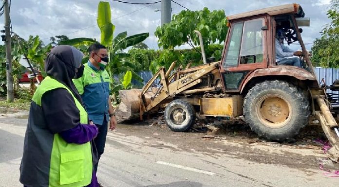 Sewa 22 jentera untuk pembersihan pasca banjir