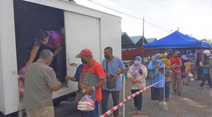 100 pek barangan habis dijual tempoh 15 minit