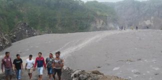 Awan debu panas Gunung Merapi hujani lapan kampung