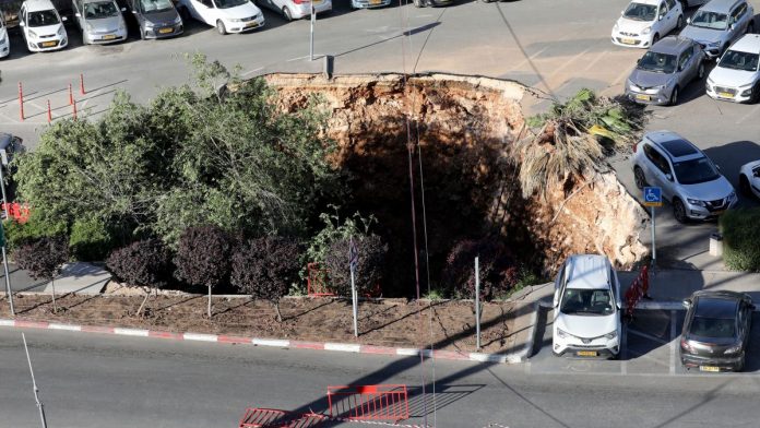 CNN israel sinkhole
