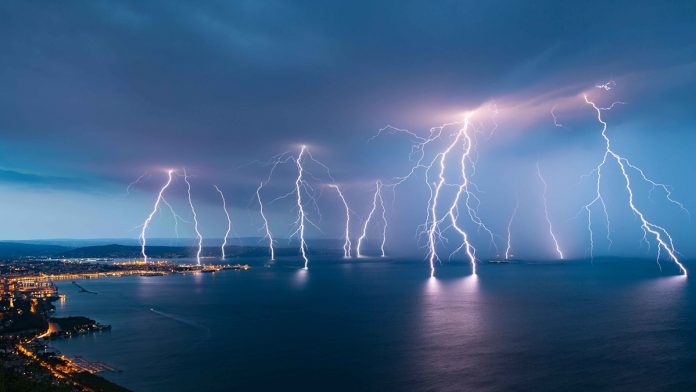 10092022lightningstrike
