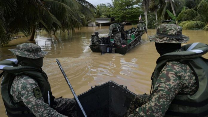 18102022militaryfloods
