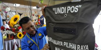 GE15: EC educates voters how to fill postal ballots