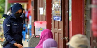 GE15: Voters excited, arrive early at polling centre