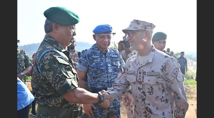 Agong attends final demonstration of Jungle Falcon military exercise
