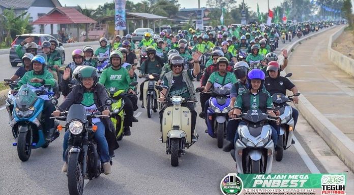 Lebih 10,000 anak muda konvoi ke Himpunan Teguh Pertahan