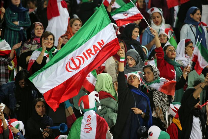Penonton bola wanita Iran