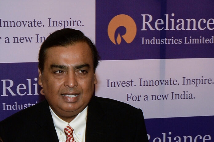 FILES-INDIA-ECONOMY-RETAIL-RELIANCE-AMAZON