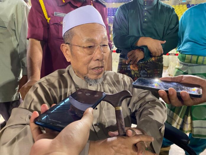 Hussin Awang 4