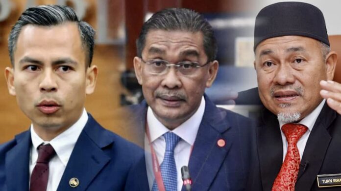 Fahmi, Takiyuddin, Tuan Ibrahim Tuan Ibrahim (kanan), Takiyuddin (tengah) dan Fahmi.