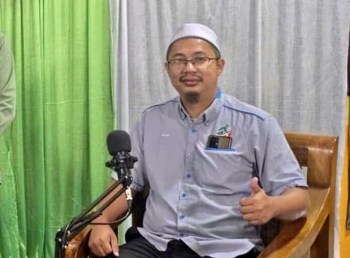 Ahmad Azlan Abu Bakar ...