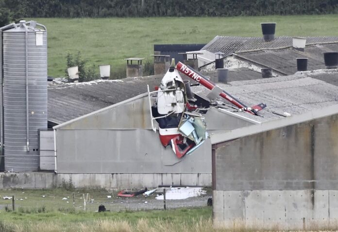 Helikopter rempuh bangunan Ireland
