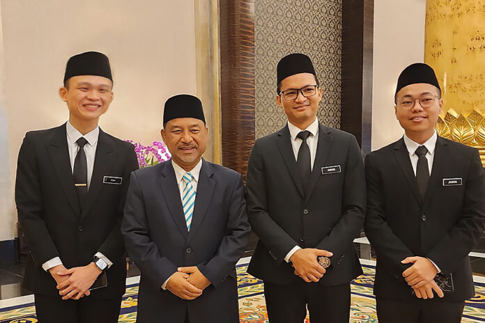 Tiga anak Kelantan terima Biasiswa Yang di-Pertuan Agong