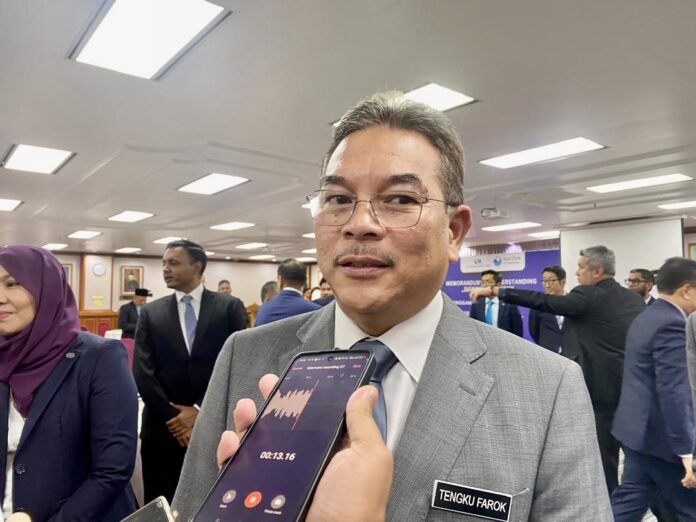 Tengku Farok...