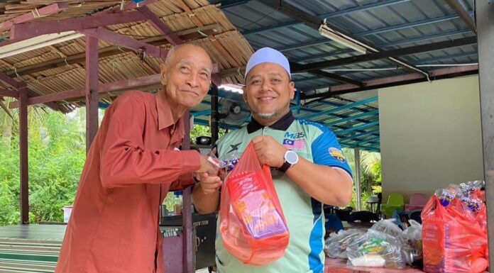 ADUN Bintong ziarah, bantu mangsa ribut dan banjir