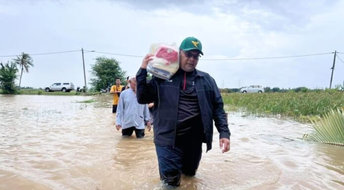 Dr Haim redah banjir jumpa penduduk kampung