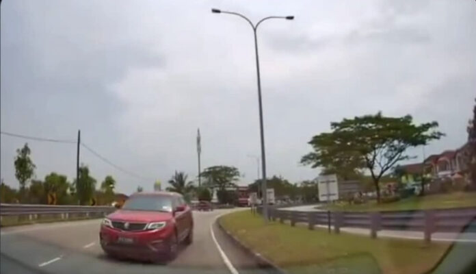 kereta lawan arus Skudai