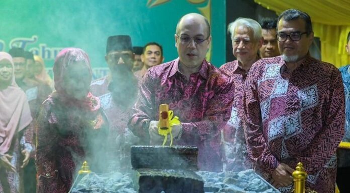 Tengku Mahkota rasmi Sambutan 100 Tahun Jambatan Guillemard